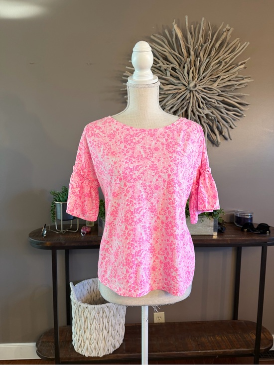 Lilly Pulitzer Tops - Lilly Pulitzer top pink and white shirt sleeved